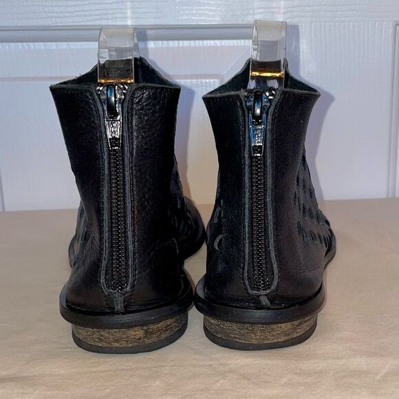 WALK by Handmade Shoes Open Toe Ankle Boot, Size 5.5, Black Leather Cut Outs - Picture 5 of 11